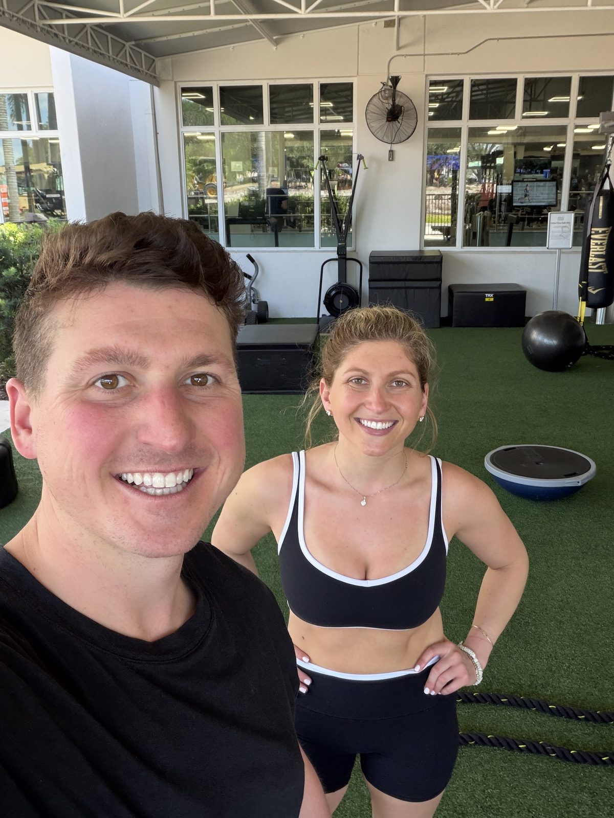 Gym selfie mid-workout
